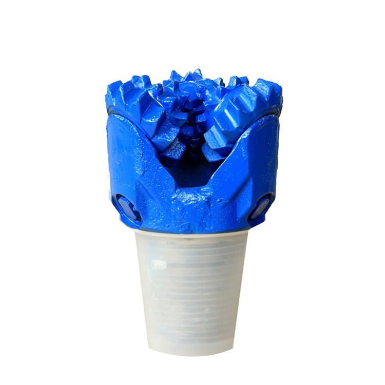 5 5/8"IADC126橡胶密封钢齿三牙轮钻头