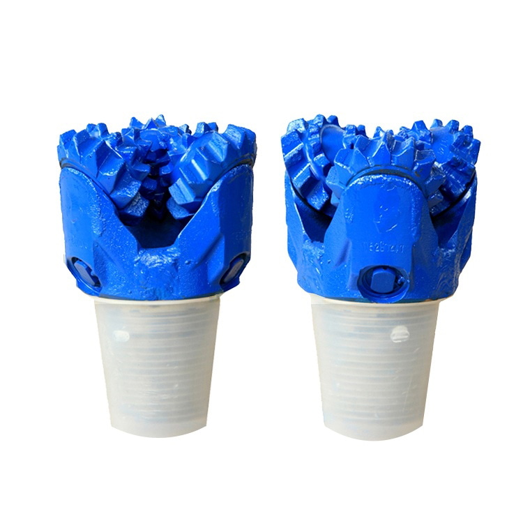 5 5/8"IADC126橡胶密封钢齿三牙轮钻头