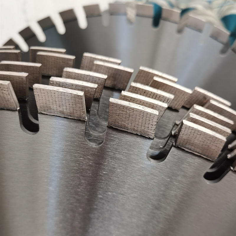 800mm切墙用金刚石锯片-均匀分布有序排列刀头